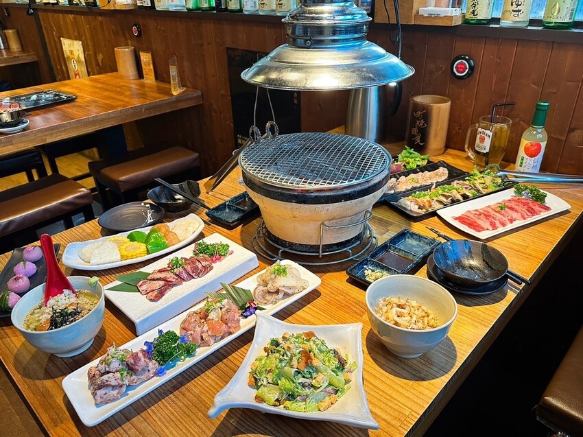 新北板橋府中燒肉推薦《町燒酒食》獨棟日式炭火烤肉居酒屋，夜晚氣氛滿點的炭火燒肉店