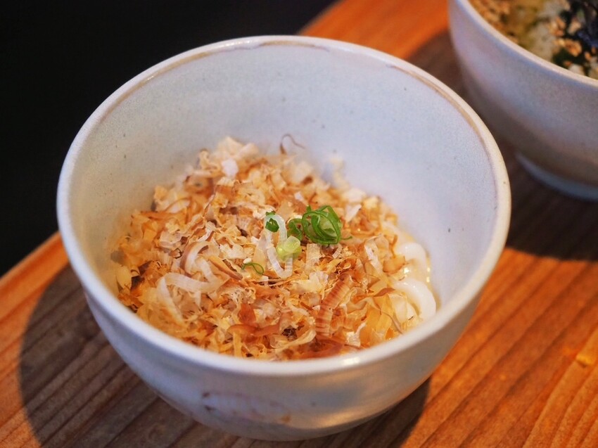 新北板橋府中燒肉推薦《町燒酒食》獨棟日式炭火烤肉居酒屋，夜晚氣氛滿點的炭火燒肉店