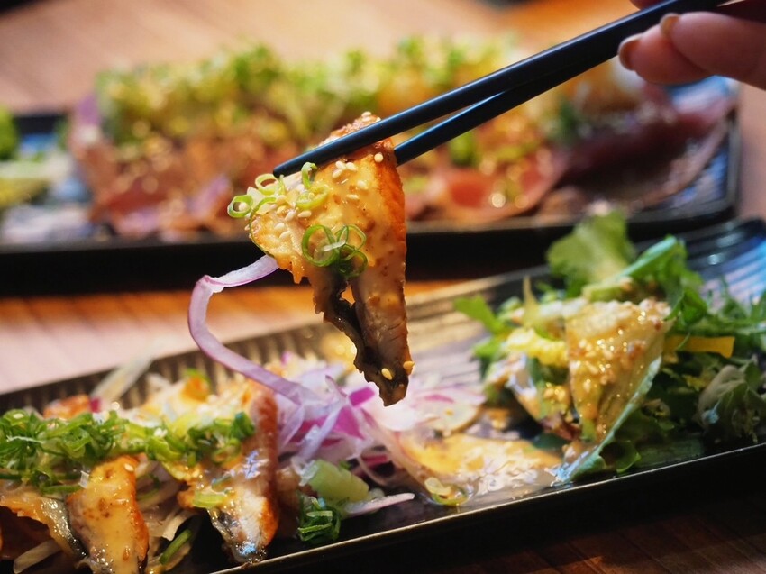 新北板橋府中燒肉推薦《町燒酒食》獨棟日式炭火烤肉居酒屋，夜晚氣氛滿點的炭火燒肉店