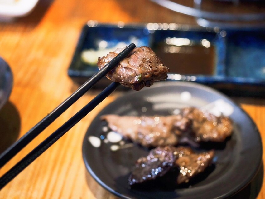 新北板橋府中燒肉推薦《町燒酒食》獨棟日式炭火烤肉居酒屋，夜晚氣氛滿點的炭火燒肉店