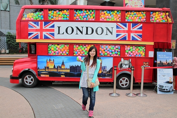 扭蛋機巴士(台南):【台南市景點】英國倫敦雙層扭蛋巴士~IG美拍及玩咖必訪,倫敦機票單人來回機票一張當然要拚一下
