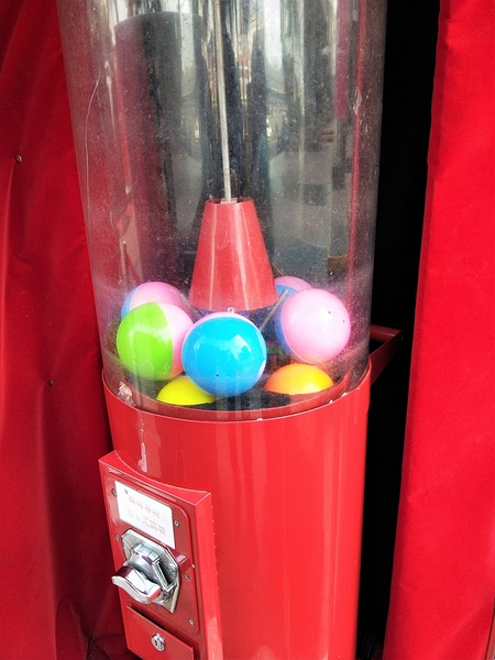 扭蛋機巴士(台南):【台南市景點】英國倫敦雙層扭蛋巴士~IG美拍及玩咖必訪,倫敦機票單人來回機票一張當然要拚一下