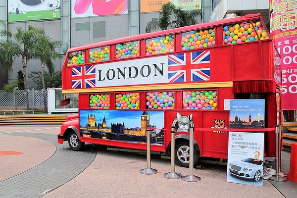 扭蛋機巴士(台南):【台南市景點】英國倫敦雙層扭蛋巴士~IG美拍及玩咖必訪,倫敦機票單人來回機票一張當然要拚一下