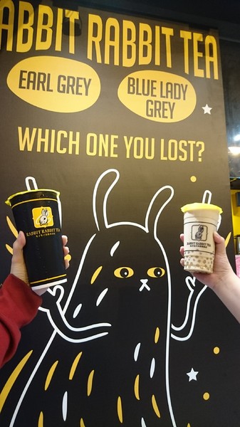 Rabbit Rabbit Tea 兔子兔子茶飲專賣店：高雄~Rabbit Rabbit Tea 兔子兔子茶飲專賣店(瑞豐南屏店)~超口愛毛怪及宇宙朵朵冰沙~還送限量兔嘴巴拍照~少女心大噴發~