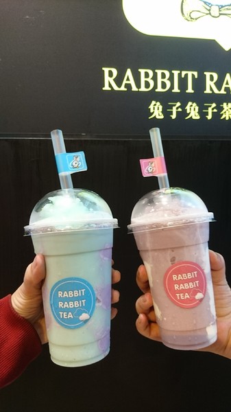 Rabbit Rabbit Tea 兔子兔子茶飲專賣店：高雄~Rabbit Rabbit Tea 兔子兔子茶飲專賣店(瑞豐南屏店)~超口愛毛怪及宇宙朵朵冰沙~還送限量兔嘴巴拍照~少女心大噴發~