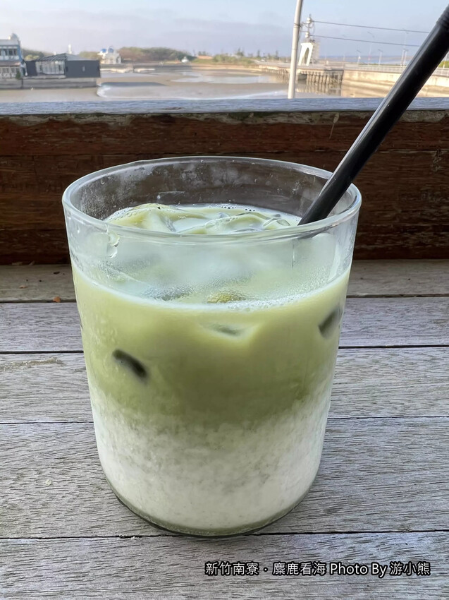 【新竹】「麋鹿看海．南寮舊港邊，假日限定營業的景觀咖啡館（老宅改建/鄉村溫馨風/手作甜點/水果千層/看海