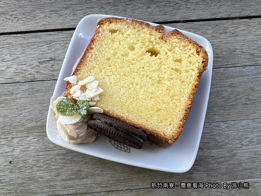 【新竹】「麋鹿看海．南寮舊港邊，假日限定營業的景觀咖啡館（老宅改建/鄉村溫馨風/手作甜點/水果千層/看海