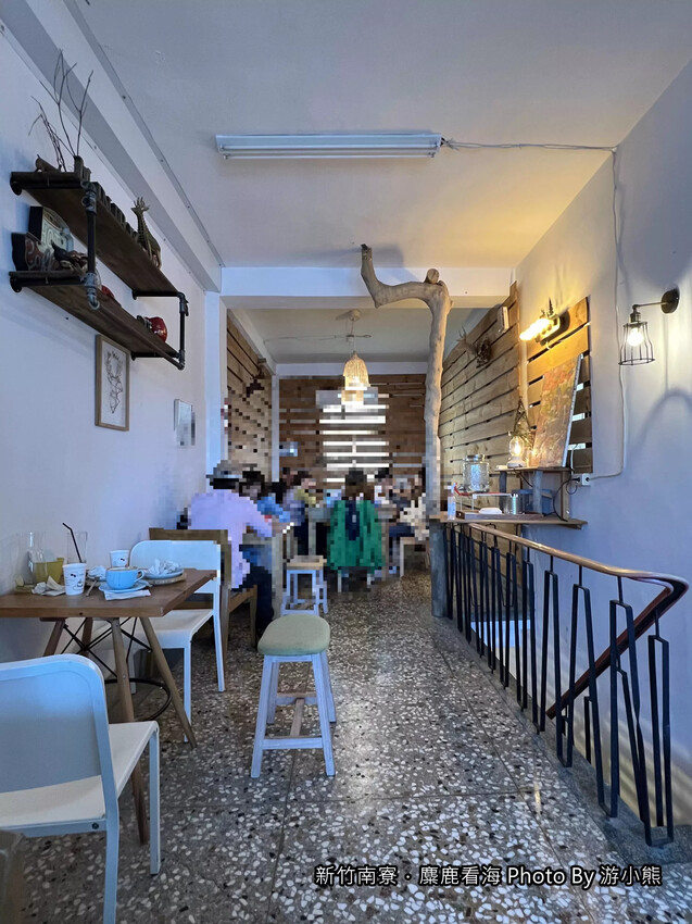 【新竹】「麋鹿看海．南寮舊港邊，假日限定營業的景觀咖啡館（老宅改建/鄉村溫馨風/手作甜點/水果千層/看海