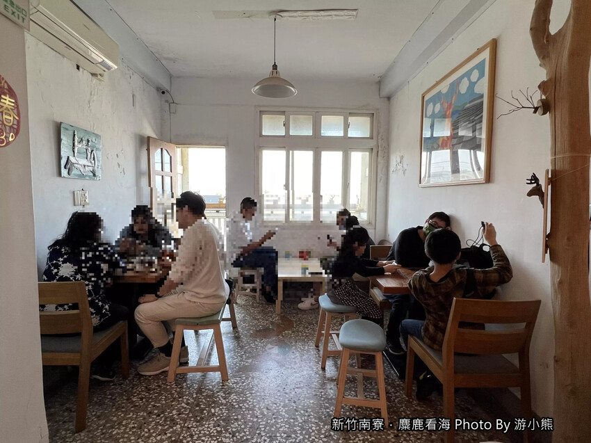 【新竹】「麋鹿看海．南寮舊港邊，假日限定營業的景觀咖啡館（老宅改建/鄉村溫馨風/手作甜點/水果千層/看海