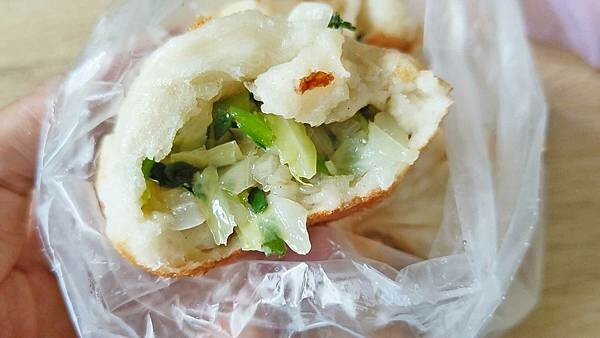 【三重美食】鐵夾蛋餅｜一塊手工蔥油餅只要２０元，超級佛心價