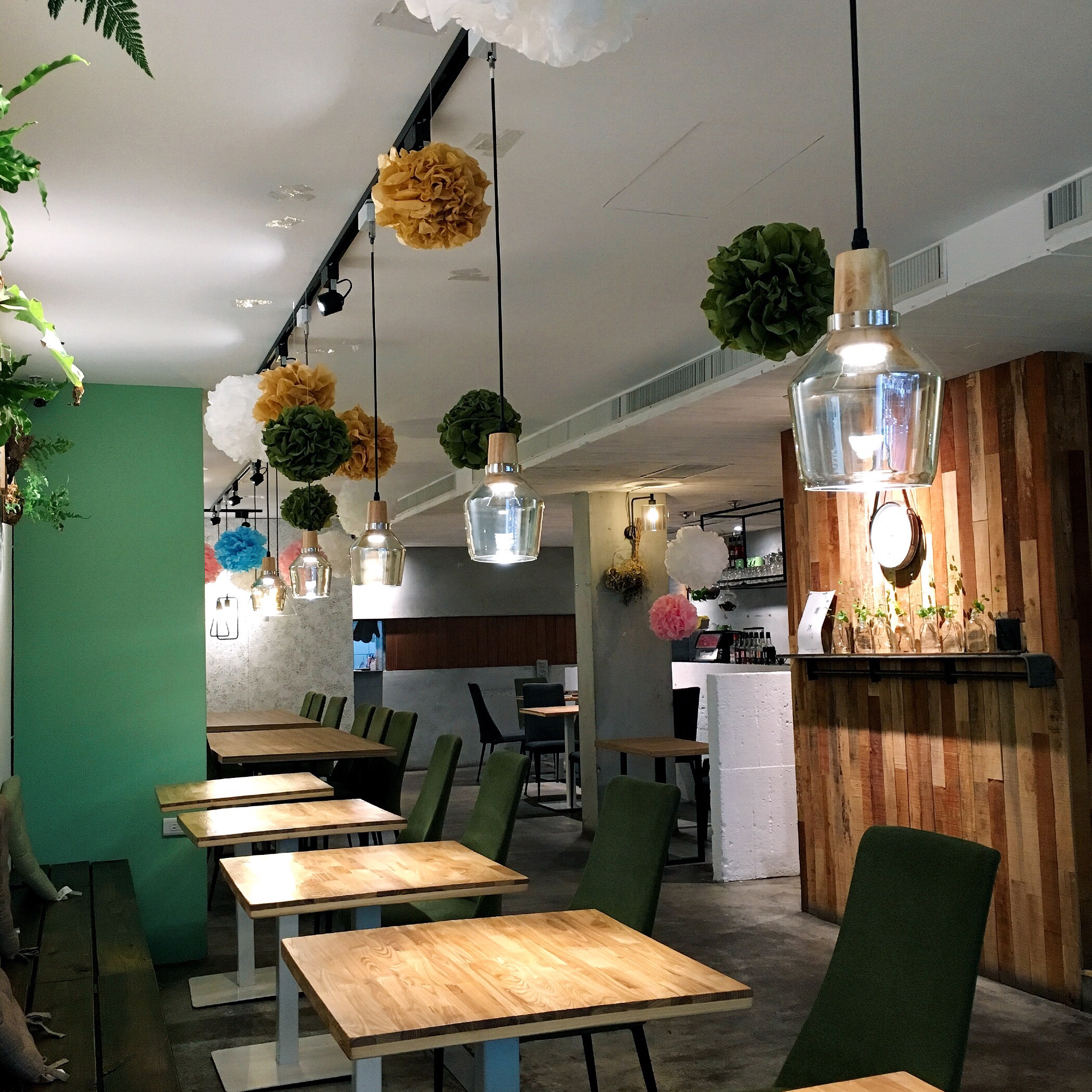 『台北大安區』青沐初食。隱藏在巷弄中的美味，現點現做真材實料！一整隻螃蟹端上桌讓人口水直流～