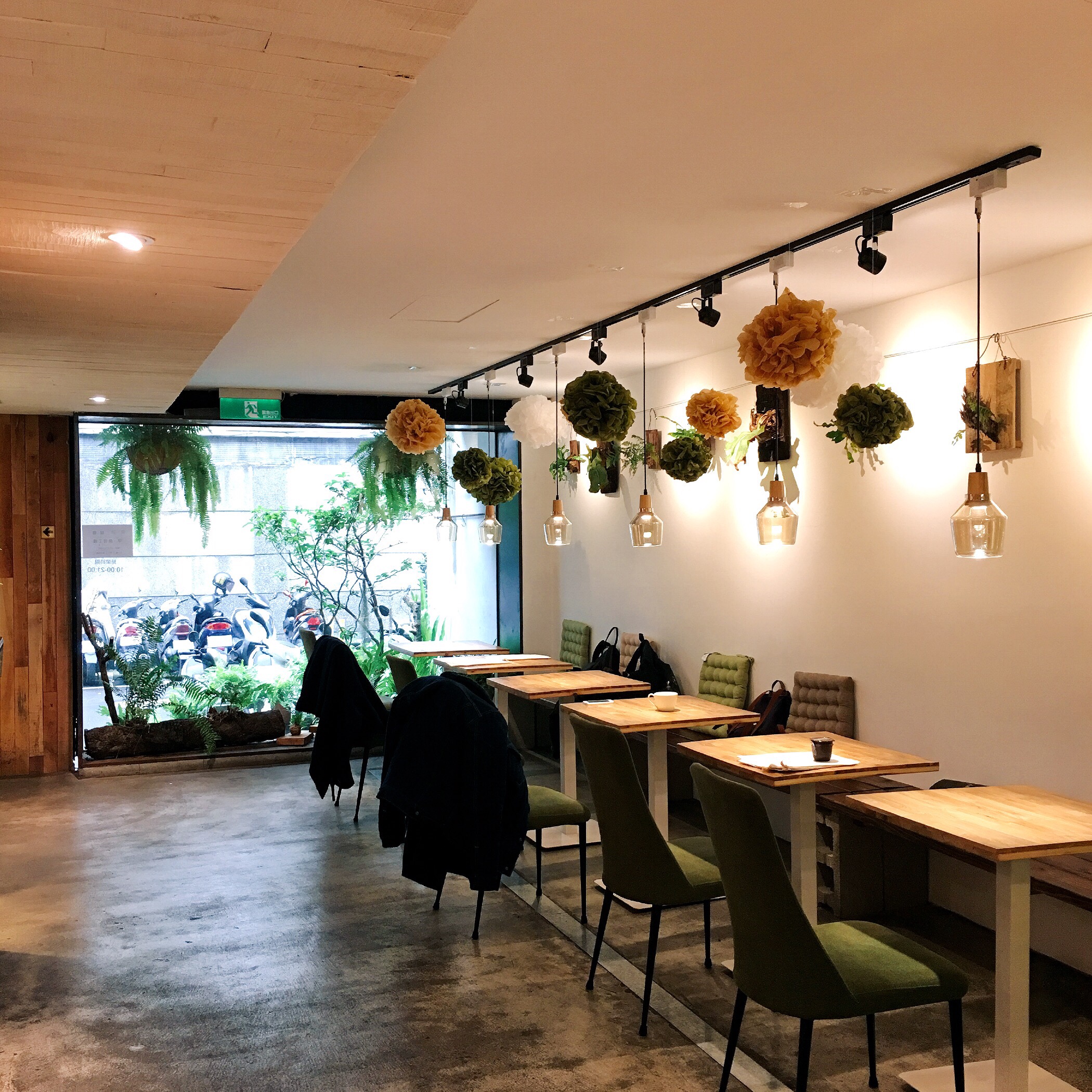 『台北大安區』青沐初食。隱藏在巷弄中的美味，現點現做真材實料！一整隻螃蟹端上桌讓人口水直流～