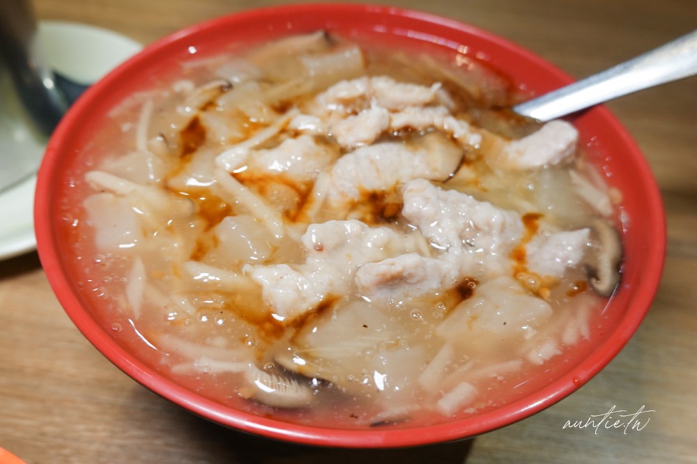 南投埔里最好吃爌肉飯！亞忠爌肉飯爌肉入口即化搭茶碗蒸，路邊攤賣到開店。