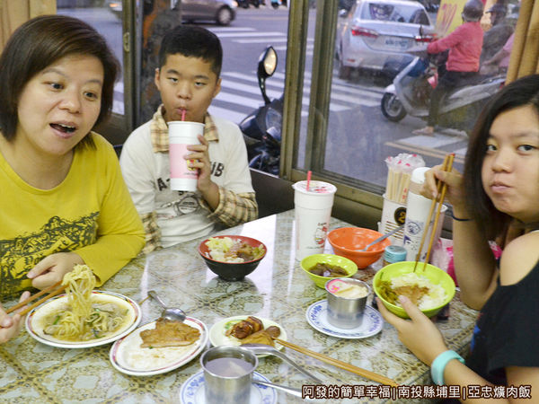 亞忠爌肉飯12-大快朵頤 亞忠爌肉飯12-大快朵頤