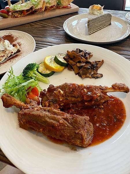「中山區美食」波赫士領地精品咖啡，大直最棒的早午餐，超威千層