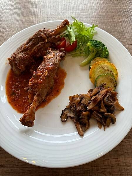 「中山區美食」波赫士領地精品咖啡，大直最棒的早午餐，超威千層