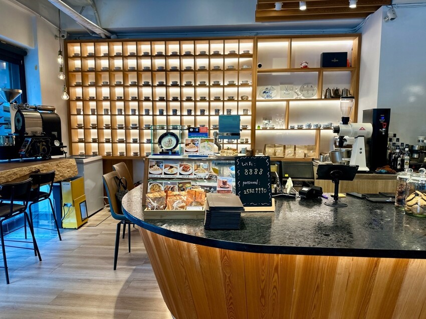 波赫士領地精品咖啡館 明水店 (2).jpg