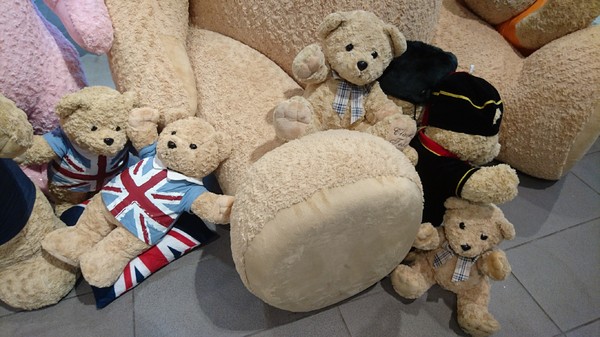 精典泰迪的奶茶舖：高雄彩虹市集~精典泰迪的奶茶舖~療癒系泰迪熊來高雄插旗~根本就是IG熱點~好拍到不要不要~