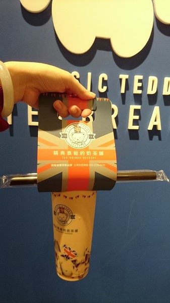 精典泰迪的奶茶舖：高雄彩虹市集~精典泰迪的奶茶舖~療癒系泰迪熊來高雄插旗~根本就是IG熱點~好拍到不要不要~