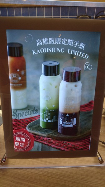 精典泰迪的奶茶舖：高雄彩虹市集~精典泰迪的奶茶舖~療癒系泰迪熊來高雄插旗~根本就是IG熱點~好拍到不要不要~