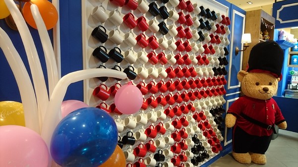 精典泰迪的奶茶舖：高雄彩虹市集~精典泰迪的奶茶舖~療癒系泰迪熊來高雄插旗~根本就是IG熱點~好拍到不要不要~