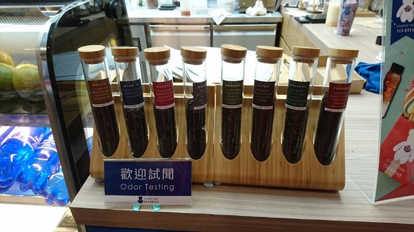 精典泰迪的奶茶舖：高雄彩虹市集~精典泰迪的奶茶舖~療癒系泰迪熊來高雄插旗~根本就是IG熱點~好拍到不要不要~