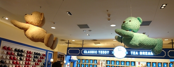 精典泰迪的奶茶舖：高雄彩虹市集~精典泰迪的奶茶舖~療癒系泰迪熊來高雄插旗~根本就是IG熱點~好拍到不要不要~