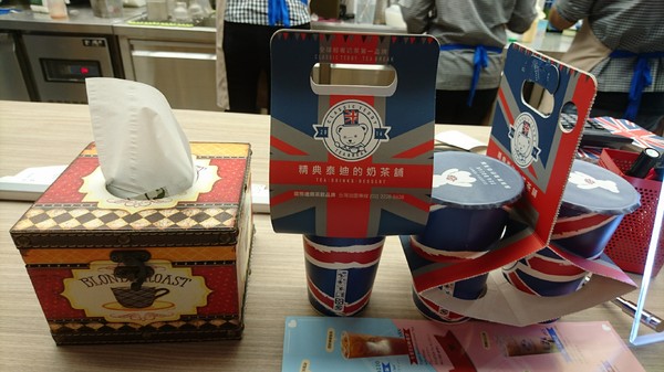 精典泰迪的奶茶舖：高雄彩虹市集~精典泰迪的奶茶舖~療癒系泰迪熊來高雄插旗~根本就是IG熱點~好拍到不要不要~