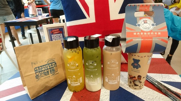 精典泰迪的奶茶舖：高雄彩虹市集~精典泰迪的奶茶舖~療癒系泰迪熊來高雄插旗~根本就是IG熱點~好拍到不要不要~