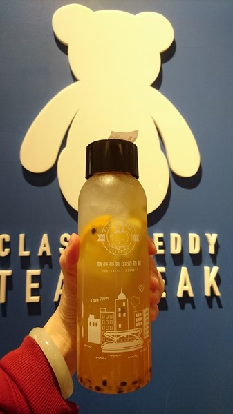 精典泰迪的奶茶舖：高雄彩虹市集~精典泰迪的奶茶舖~療癒系泰迪熊來高雄插旗~根本就是IG熱點~好拍到不要不要~