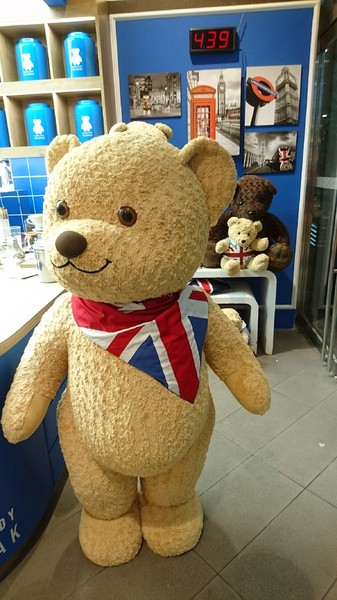 精典泰迪的奶茶舖：高雄彩虹市集~精典泰迪的奶茶舖~療癒系泰迪熊來高雄插旗~根本就是IG熱點~好拍到不要不要~