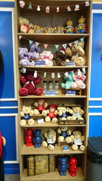 精典泰迪的奶茶舖：高雄彩虹市集~精典泰迪的奶茶舖~療癒系泰迪熊來高雄插旗~根本就是IG熱點~好拍到不要不要~