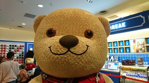 精典泰迪的奶茶舖：高雄彩虹市集~精典泰迪的奶茶舖~療癒系泰迪熊來高雄插旗~根本就是IG熱點~好拍到不要不要~