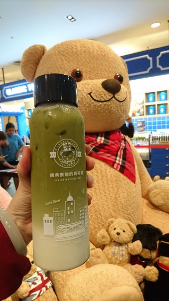 精典泰迪的奶茶舖：高雄彩虹市集~精典泰迪的奶茶舖~療癒系泰迪熊來高雄插旗~根本就是IG熱點~好拍到不要不要~