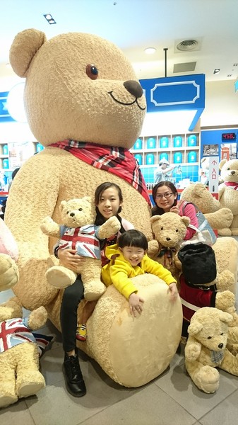 精典泰迪的奶茶舖：高雄彩虹市集~精典泰迪的奶茶舖~療癒系泰迪熊來高雄插旗~根本就是IG熱點~好拍到不要不要~