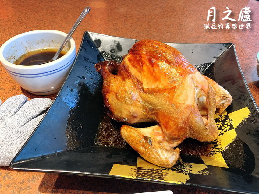 【花蓮美食】沒預約吃不到的炭烤梅子桶仔雞－月之廬食堂！誤打誤撞吃到花蓮熱門餐廳！ @猴屁的異想世界