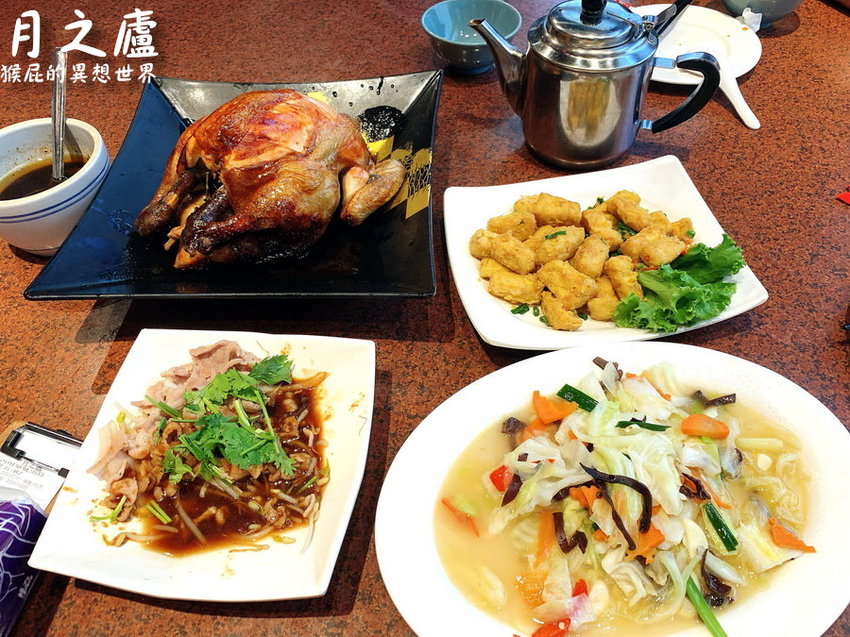 【花蓮美食】沒預約吃不到的炭烤梅子桶仔雞－月之廬食堂！誤打誤撞吃到花蓮熱門餐廳！ @猴屁的異想世界