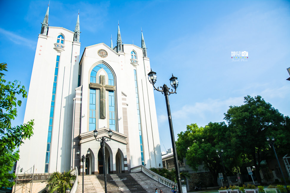 ｜高雄景點｜鳳山基督長老教會，隱藏在街道巷弄裡的城堡 - 阿婷的旅行札記。