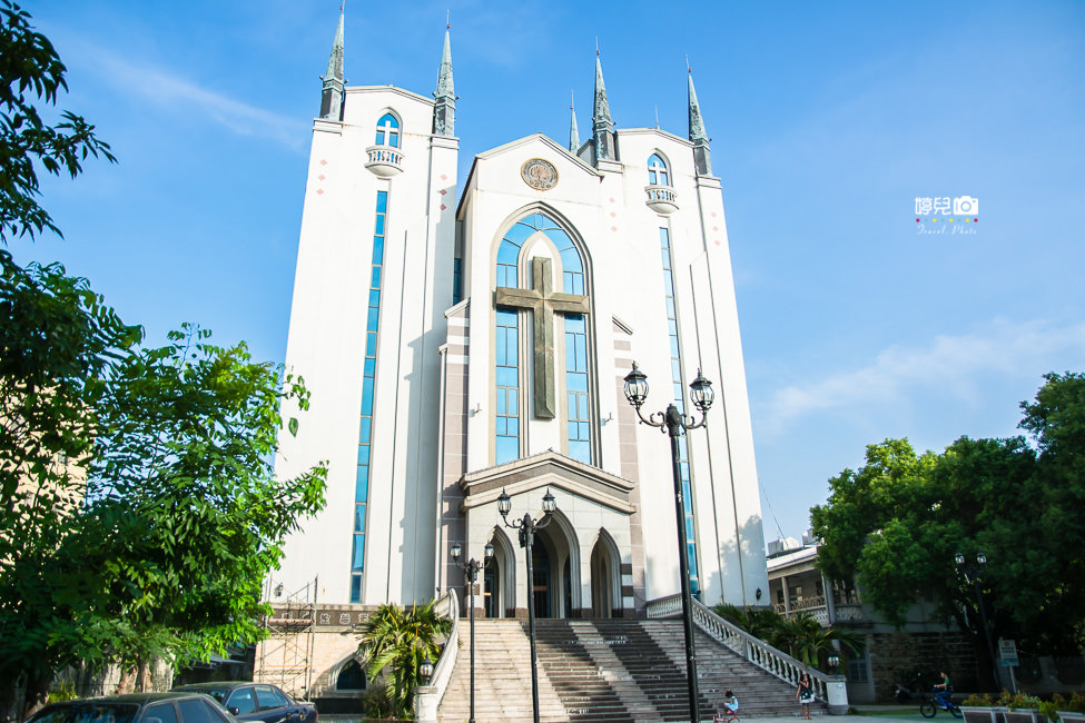 ｜高雄景點｜鳳山基督長老教會，隱藏在街道巷弄裡的城堡 - 阿婷的旅行札記。