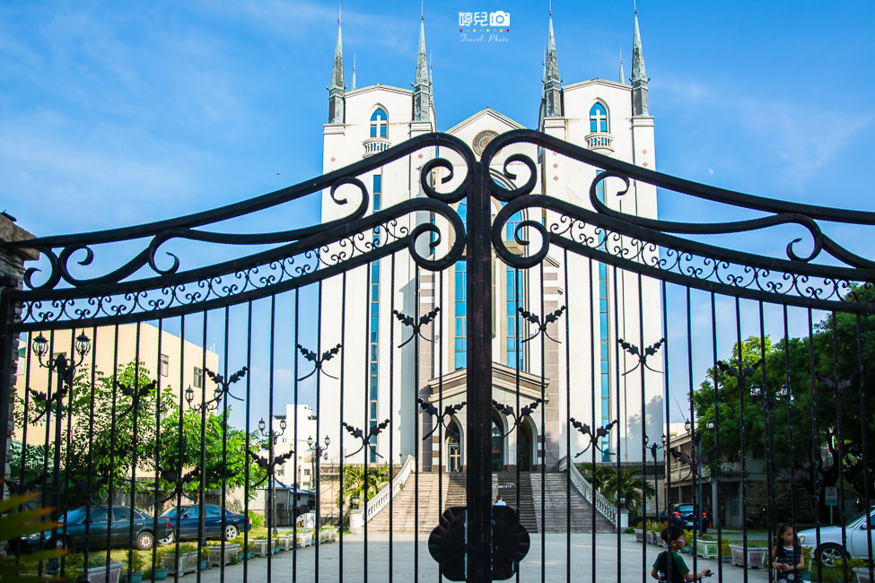 ｜高雄景點｜鳳山基督長老教會，隱藏在街道巷弄裡的城堡 - 阿婷的旅行札記。