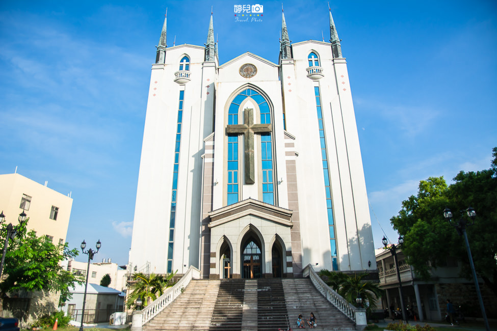 ｜高雄景點｜鳳山基督長老教會，隱藏在街道巷弄裡的城堡 - 阿婷的旅行札記。