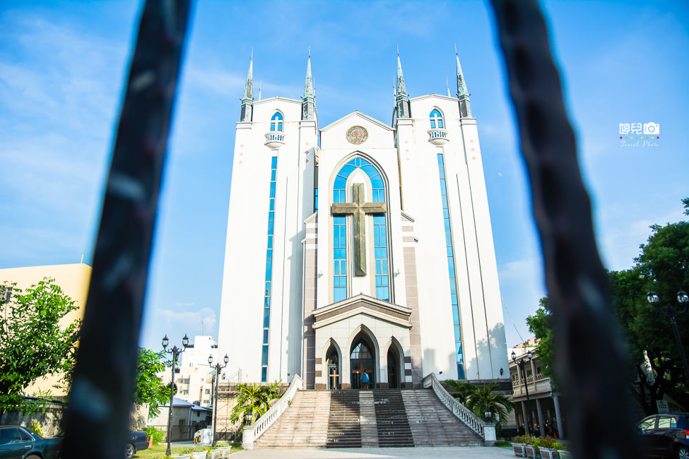 ｜高雄景點｜鳳山基督長老教會，隱藏在街道巷弄裡的城堡 - 阿婷的旅行札記。