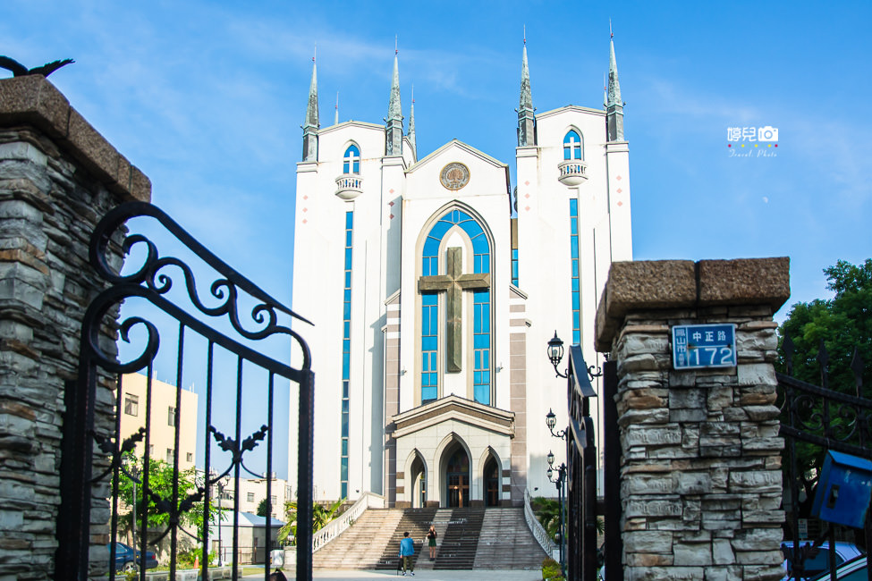 ｜高雄景點｜鳳山基督長老教會，隱藏在街道巷弄裡的城堡 - 阿婷的旅行札記。
