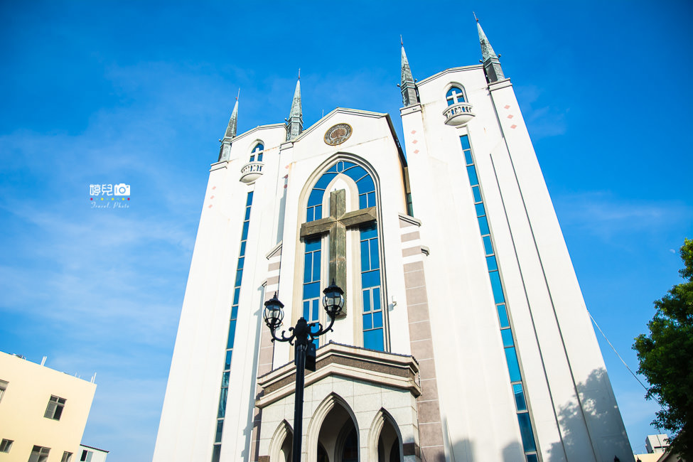 ｜高雄景點｜鳳山基督長老教會，隱藏在街道巷弄裡的城堡 - 阿婷的旅行札記。