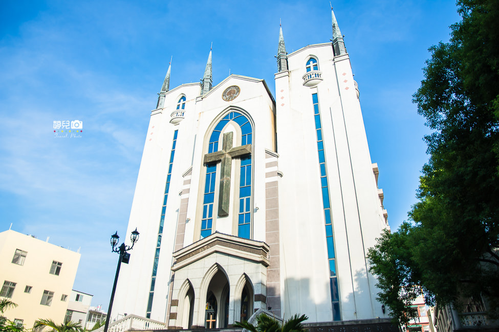 ｜高雄景點｜鳳山基督長老教會，隱藏在街道巷弄裡的城堡 - 阿婷的旅行札記。
