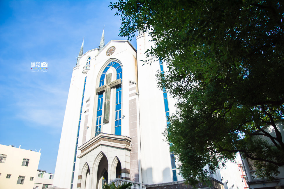 ｜高雄景點｜鳳山基督長老教會，隱藏在街道巷弄裡的城堡 - 阿婷的旅行札記。