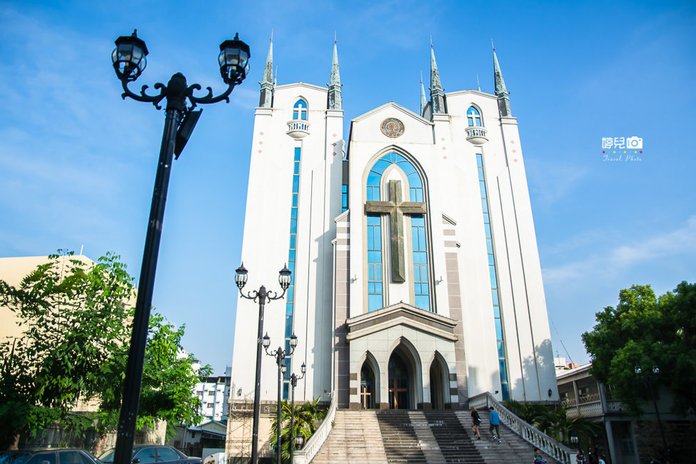 ｜高雄景點｜鳳山基督長老教會，隱藏在街道巷弄裡的城堡 - 阿婷的旅行札記。