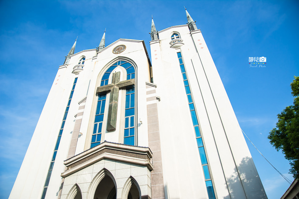 ｜高雄景點｜鳳山基督長老教會，隱藏在街道巷弄裡的城堡 - 阿婷的旅行札記。