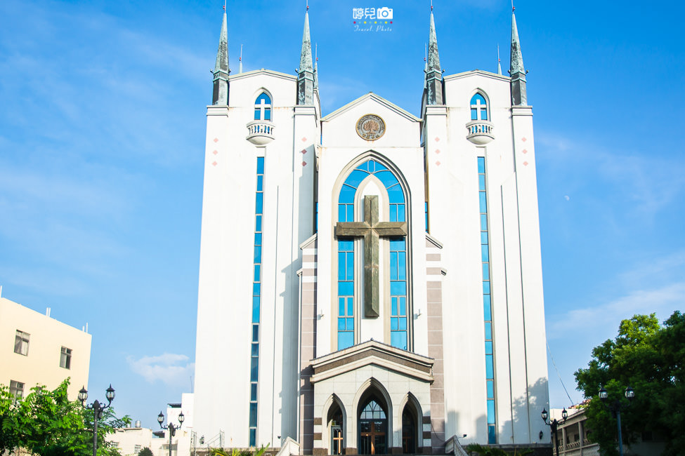 ｜高雄景點｜鳳山基督長老教會，隱藏在街道巷弄裡的城堡 - 阿婷的旅行札記。