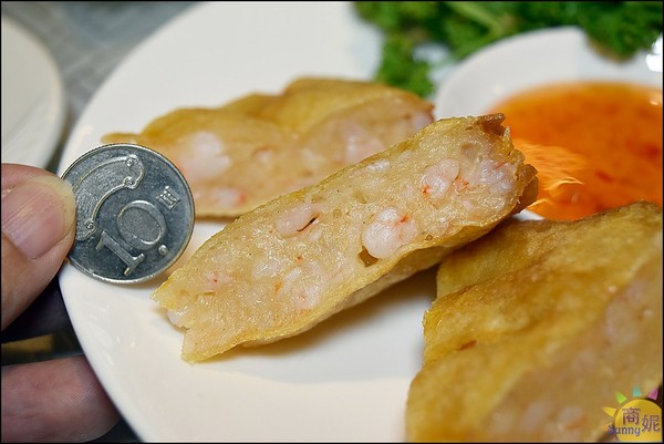 泰華泰式料理:台中西屯平價泰國菜。泰華泰式料理。商業午餐超佛心只要百元價。氣派裝潢免服務費還有85折!